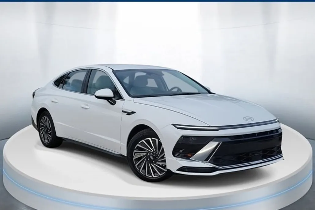 2025 Hyundai Sonata Hybrid SEL photo 1