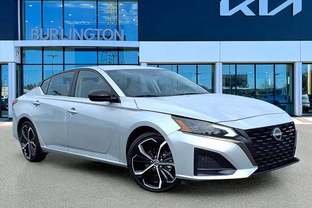 2024 Nissan Altima 2.5 SR photo 1