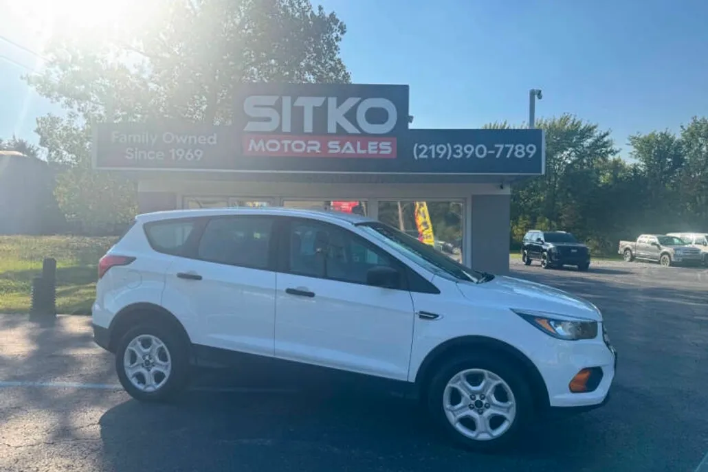 2019 Ford Escape S photo 1