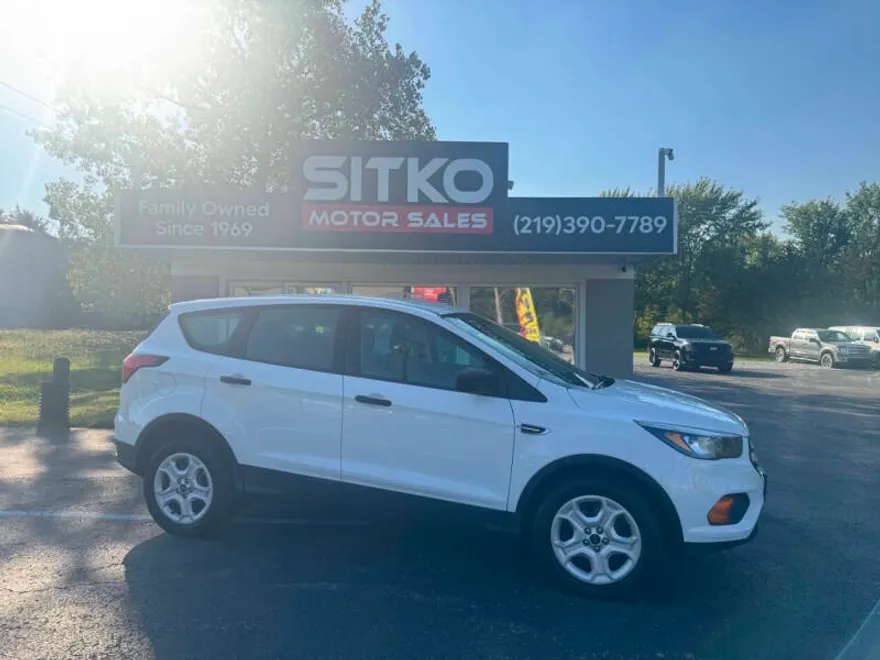 2019 Ford Escape S photo 1