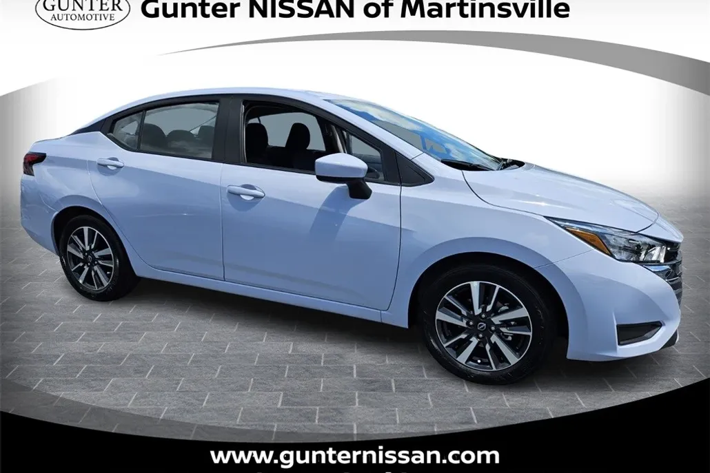 2025 Nissan Versa 1.6 SV photo 1