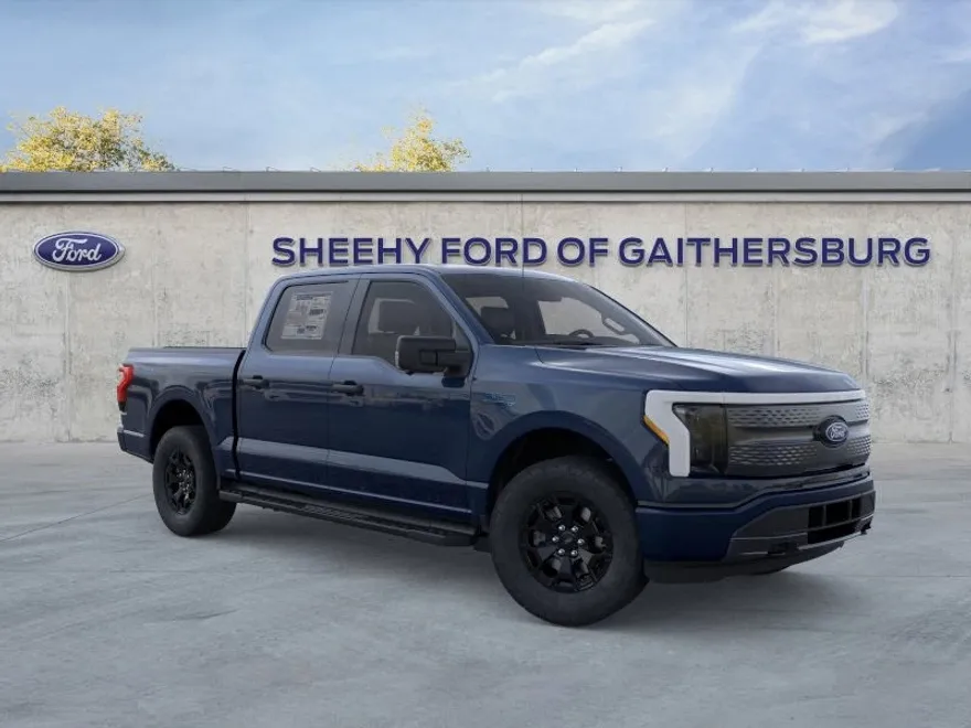 2025 Ford F-150 Lightning XLT photo 1