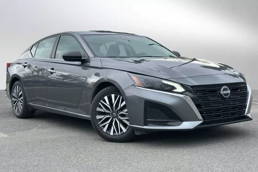 2024 Nissan Altima 2.5 SV photo 1