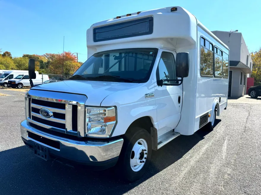 2016 Ford E-350 photo 1