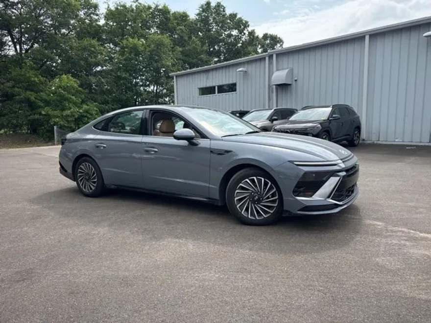 2024 Hyundai Sonata Hybrid Limited photo 1
