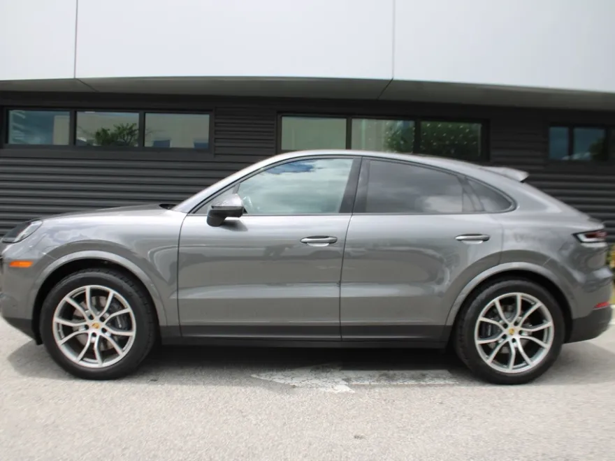 2025 Porsche Cayenne Coupe Base photo 1