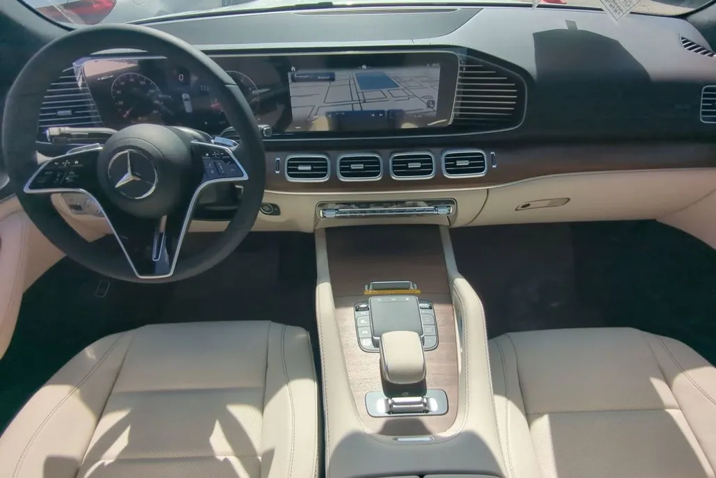 2025 Mercedes Benz GLS 450 4MATIC photo 1