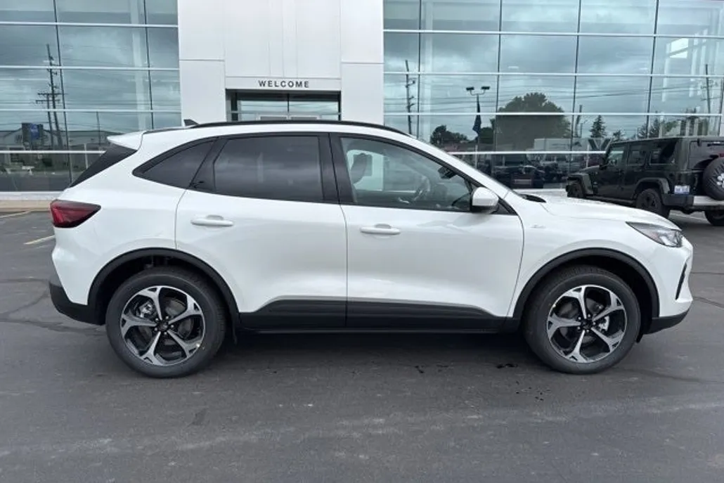 2025 Ford Escape Hybrid ST-Line Select photo 1