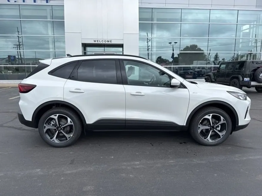 2025 Ford Escape Hybrid ST-Line Select photo 1