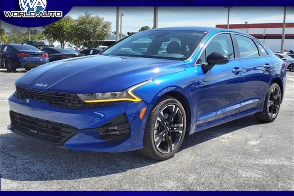 2023 Kia K5 GT-Line photo 1