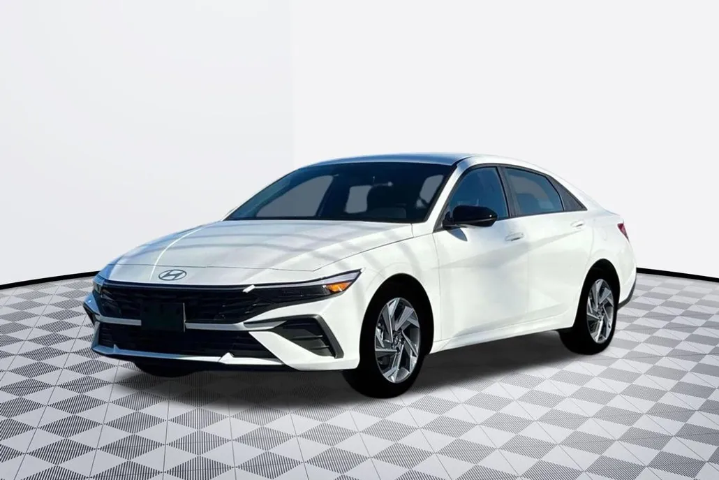 2025 Hyundai Elantra SEL Sport photo 1