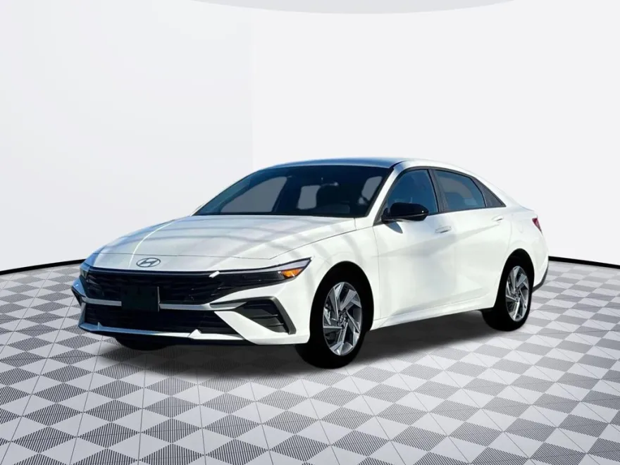 2025 Hyundai Elantra SEL Sport photo 1