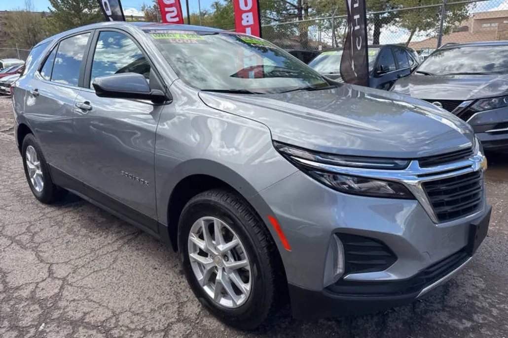 2024 Chevrolet Equinox LT photo 1