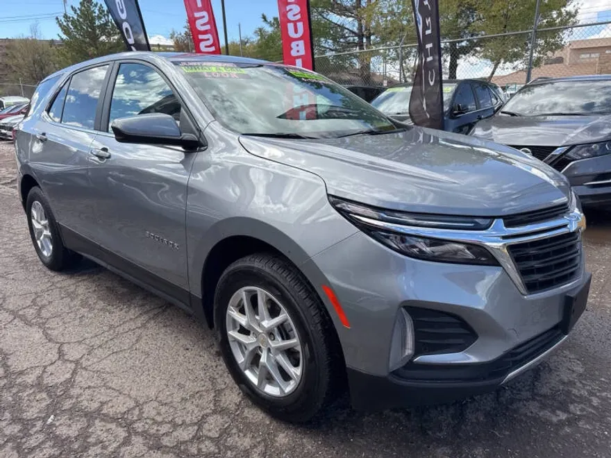 2024 Chevrolet Equinox LT photo 1