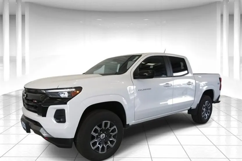 2024 Chevrolet Colorado Z71 photo 1