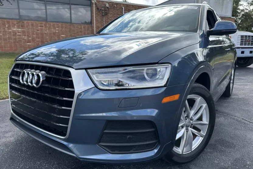 2016 Audi Q3 Premium Plus photo 1
