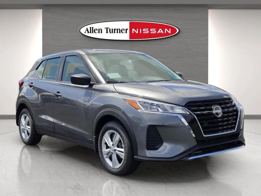 2025 Nissan Kicks Play S photo 1