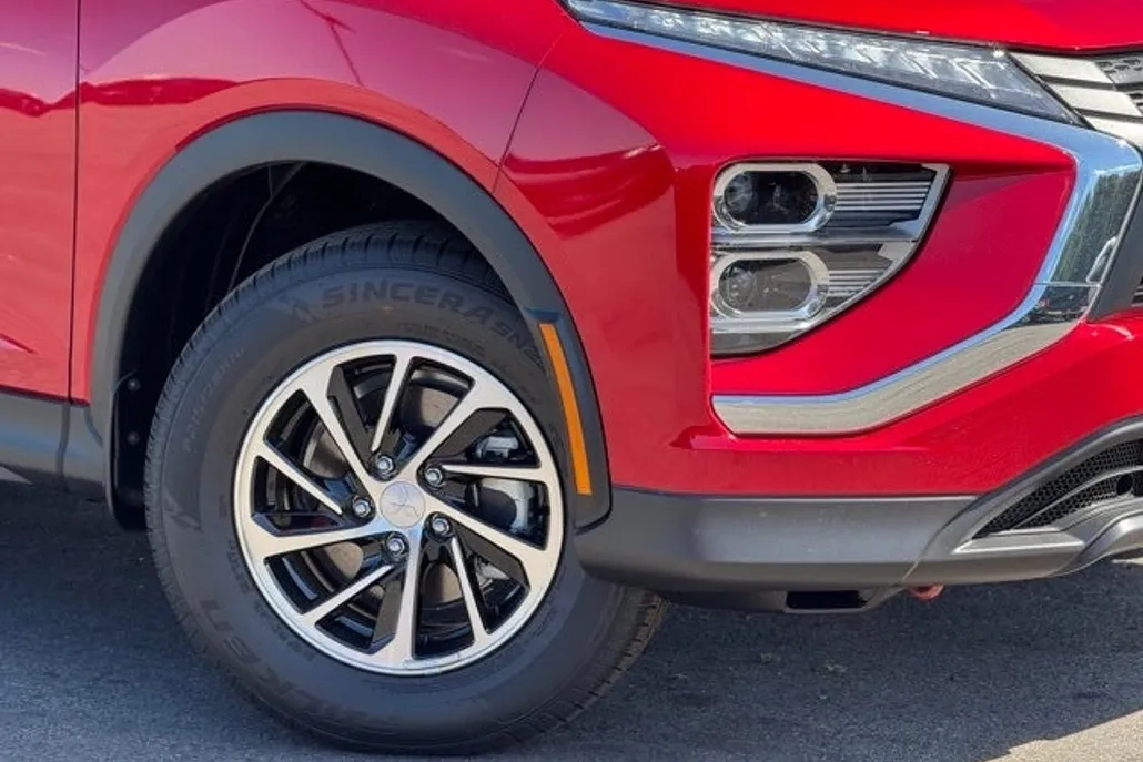 2025 Mitsubishi Eclipse Cross ES photo 1