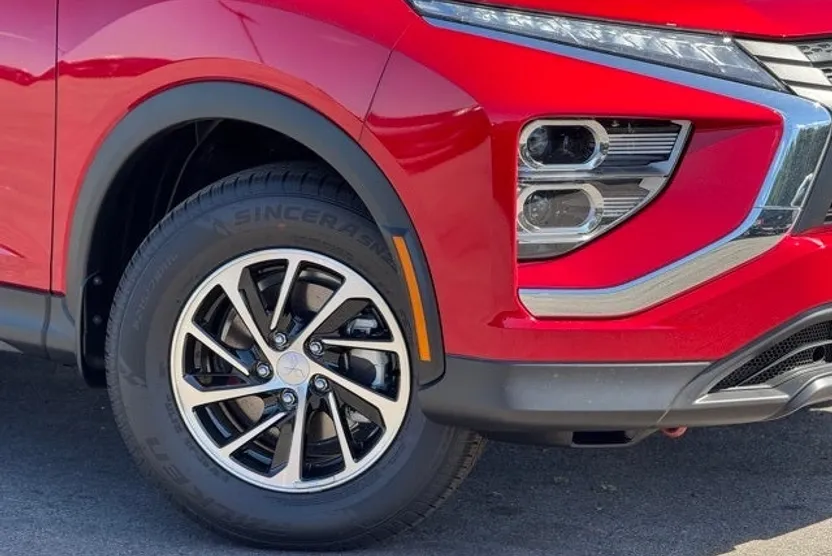 2025 Mitsubishi Eclipse Cross ES photo 1