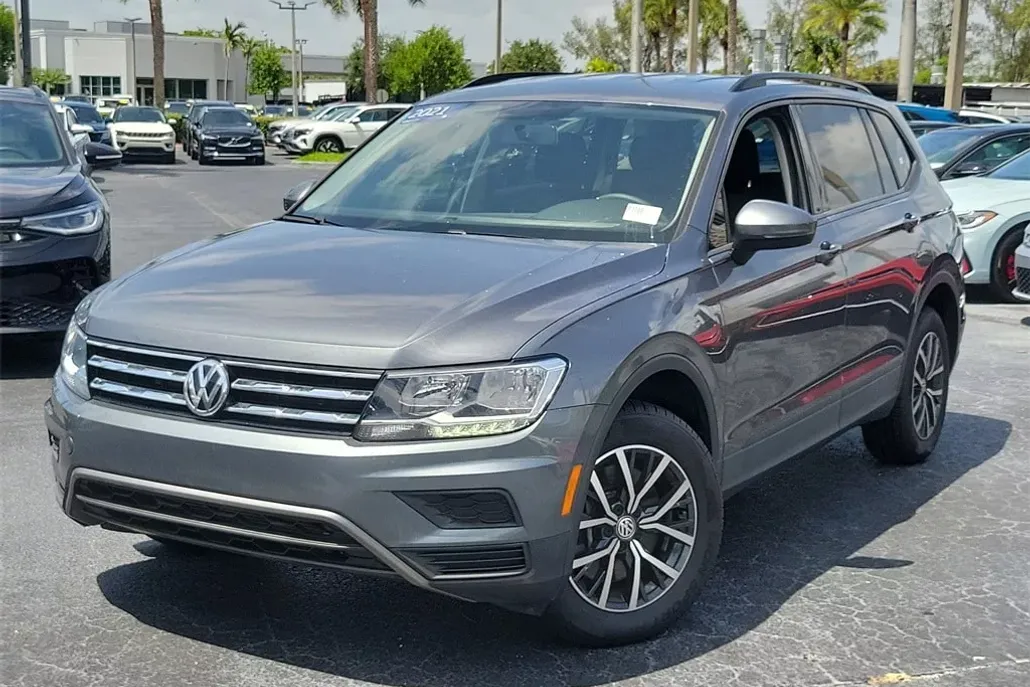 2021 Volkswagen Tiguan S photo 1