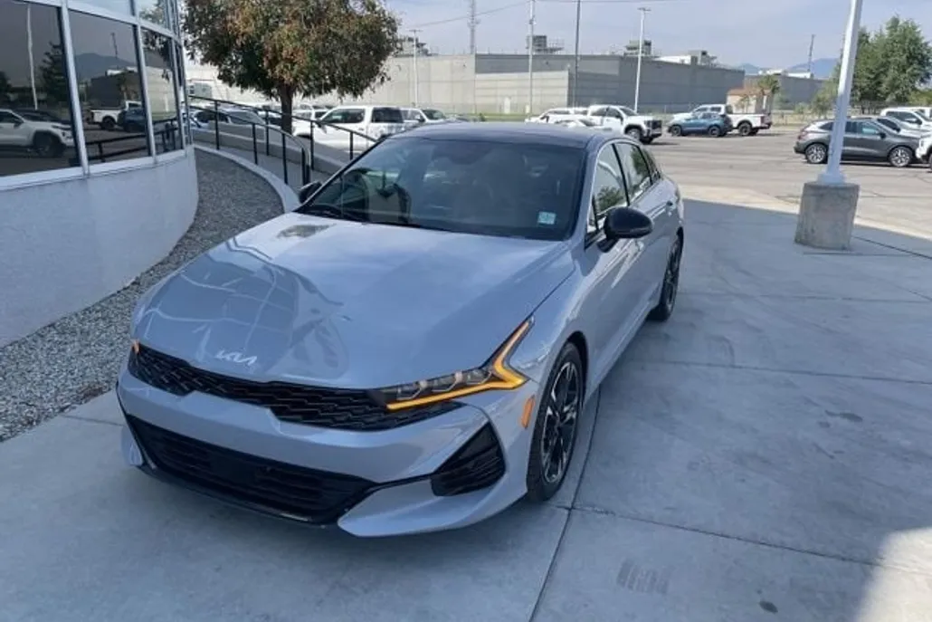 2022 Kia K5 GT-Line photo 1