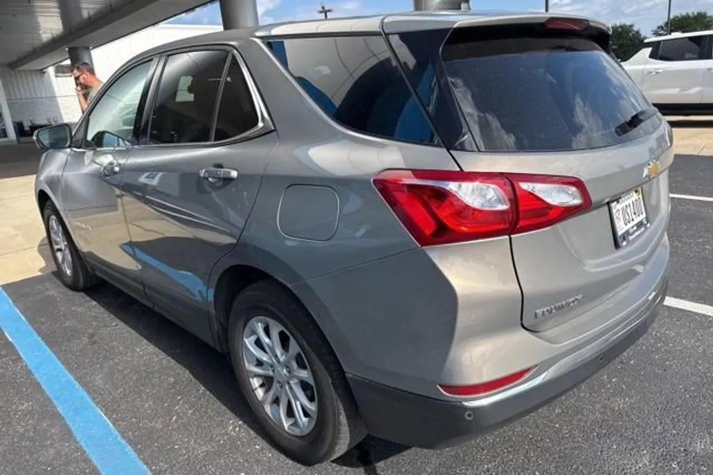 2019 Chevrolet Equinox LT photo 1