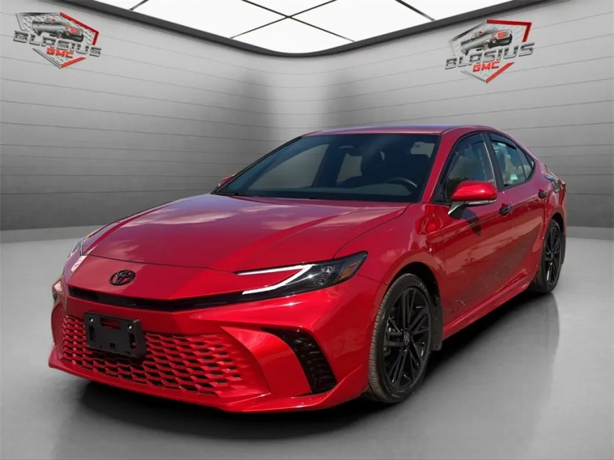 2025 Toyota Camry LE photo 1