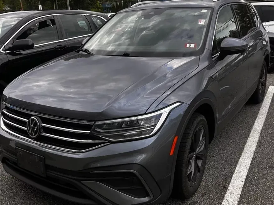 2022 Volkswagen Tiguan SE photo 1