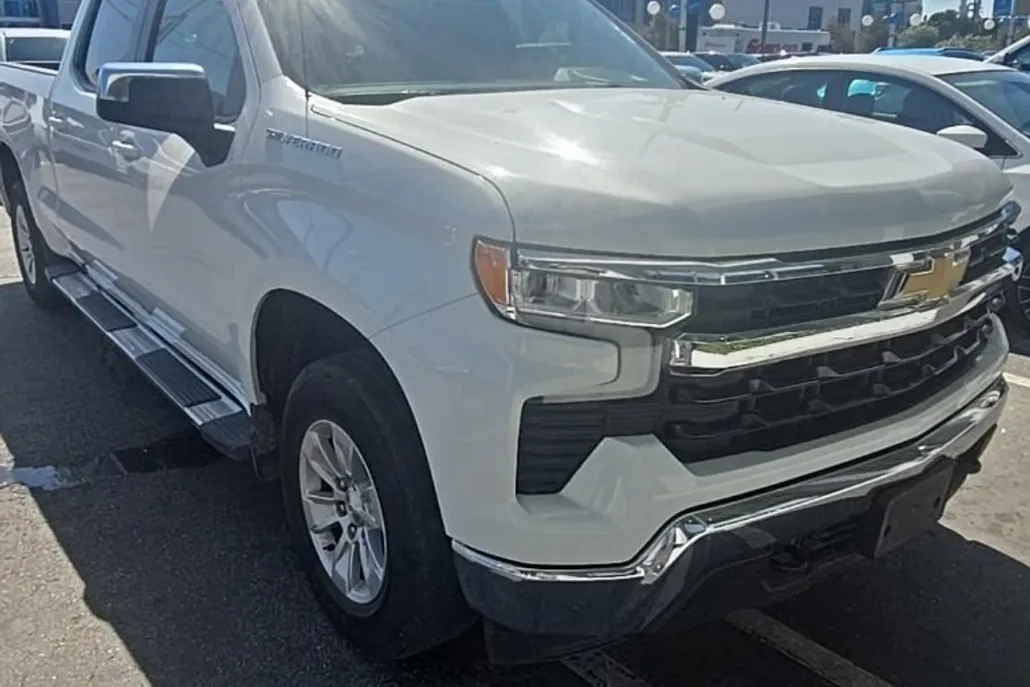 2024 Chevrolet Silverado 1500 LT photo 1