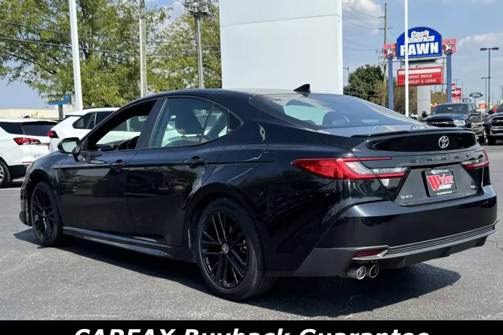 2025 Toyota Camry SE photo 1