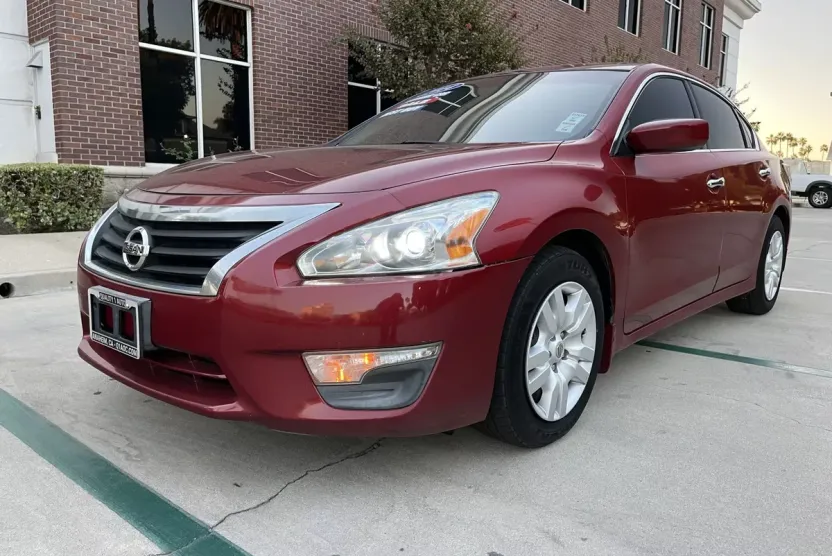 2014 Nissan Altima 2.5 S photo 1