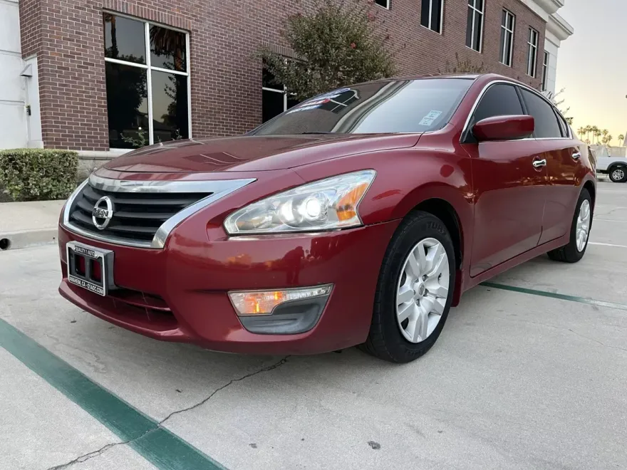 2014 Nissan Altima 2.5 S photo 1