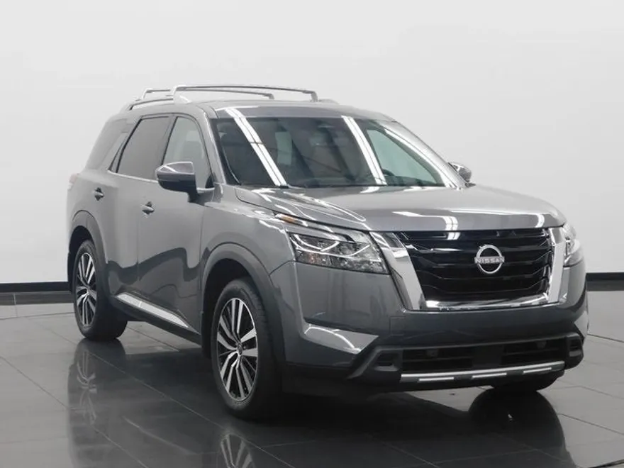 2024 Nissan Pathfinder Platinum photo 1