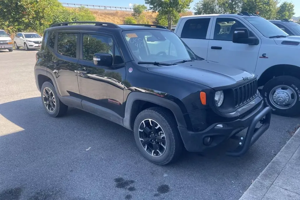 2023 Jeep Renegade Trailhawk photo 1