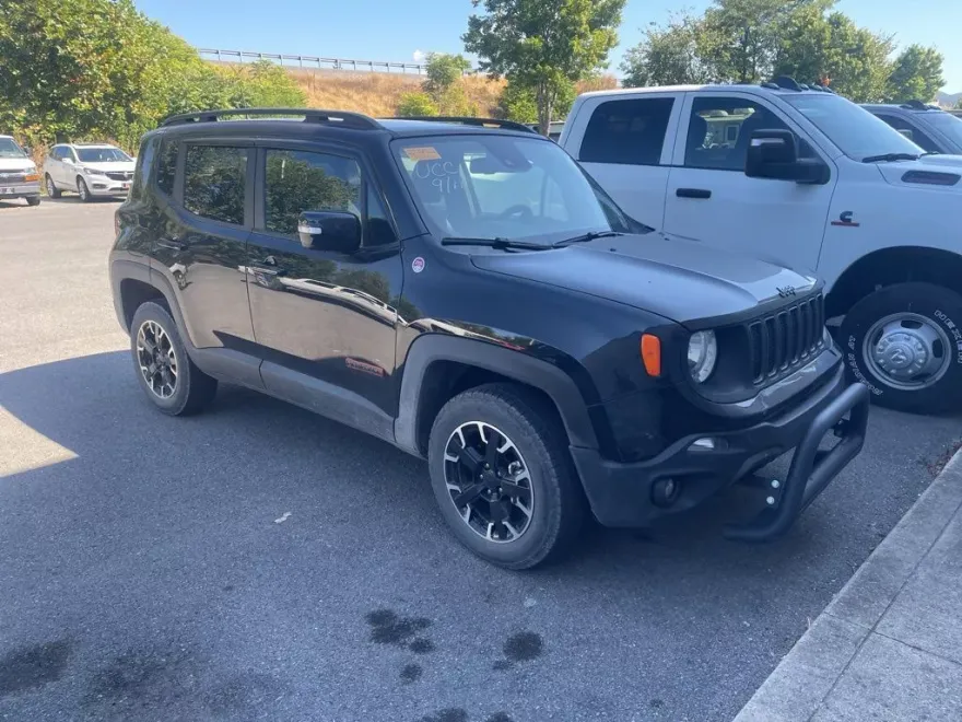 2023 Jeep Renegade Trailhawk photo 1