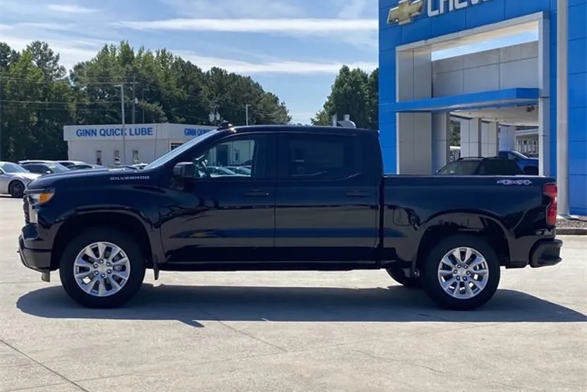 2026 Chevrolet Silverado 1500 Custom photo 1