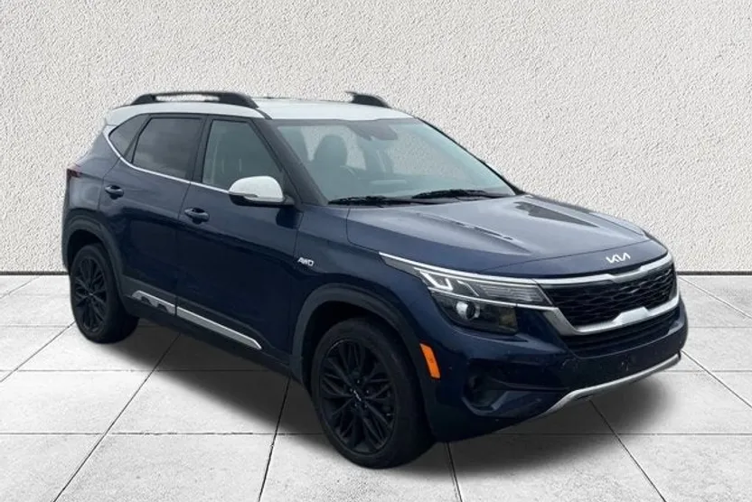 2023 Kia Seltos Nightfall Edition photo 1