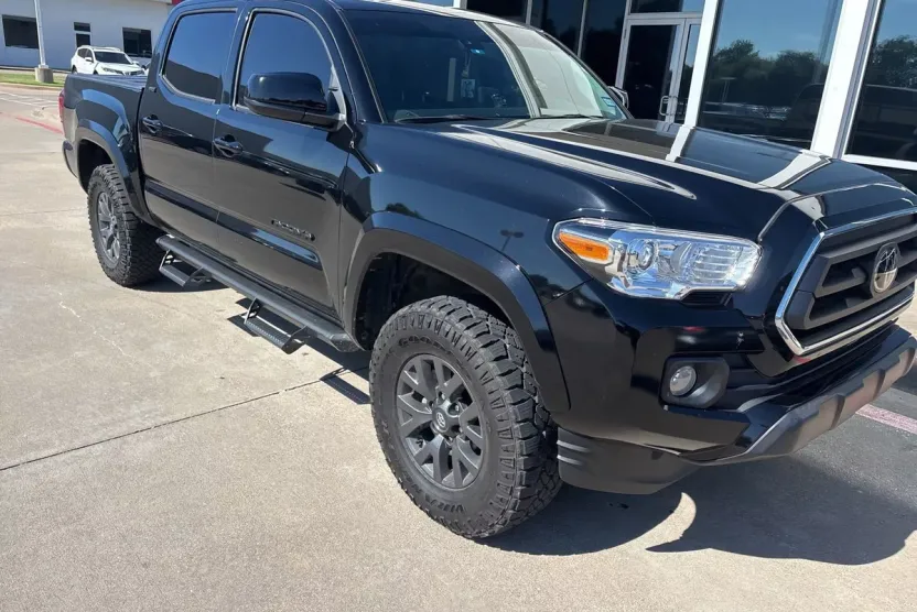 2023 Toyota Tacoma V6 photo 1