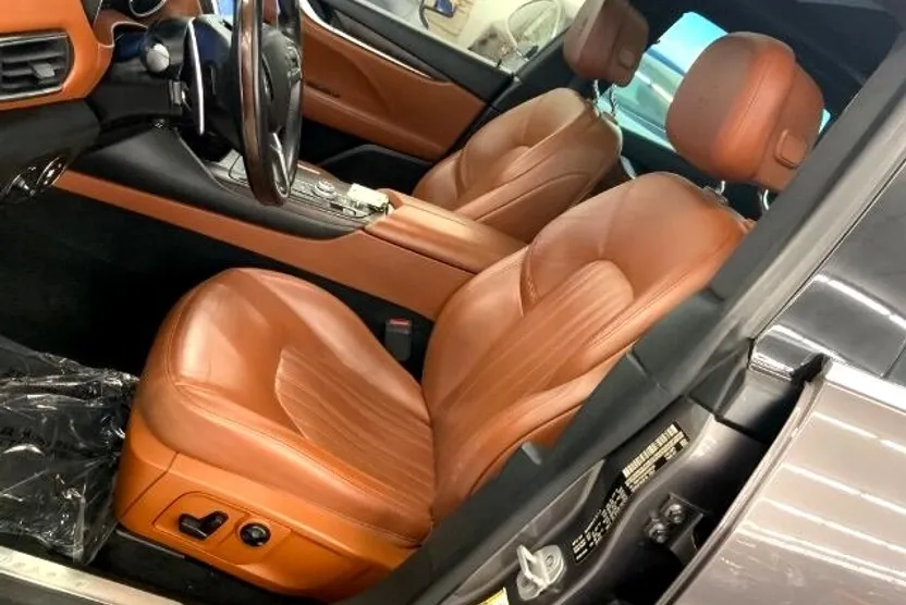 2017 Maserati Levante S photo 1