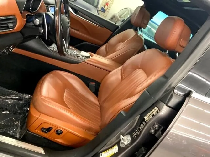 2017 Maserati Levante S photo 1