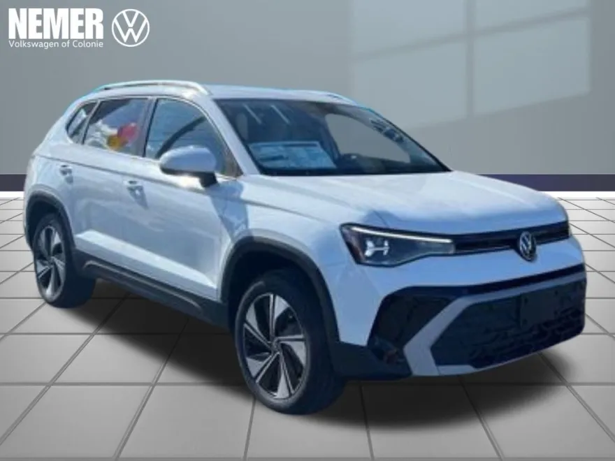 2025 Volkswagen Taos SE photo 1