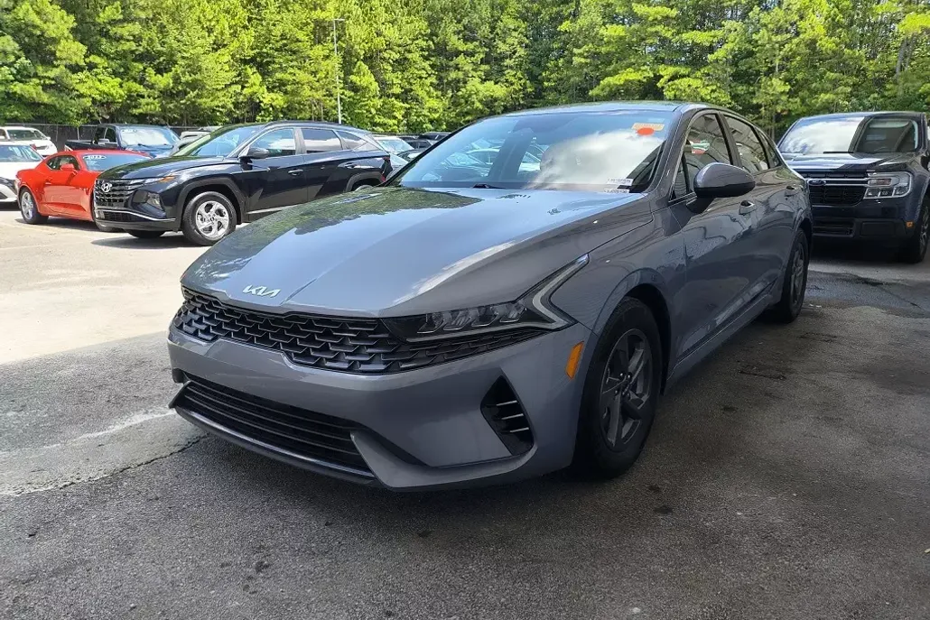 2022 Kia K5 LX photo 1