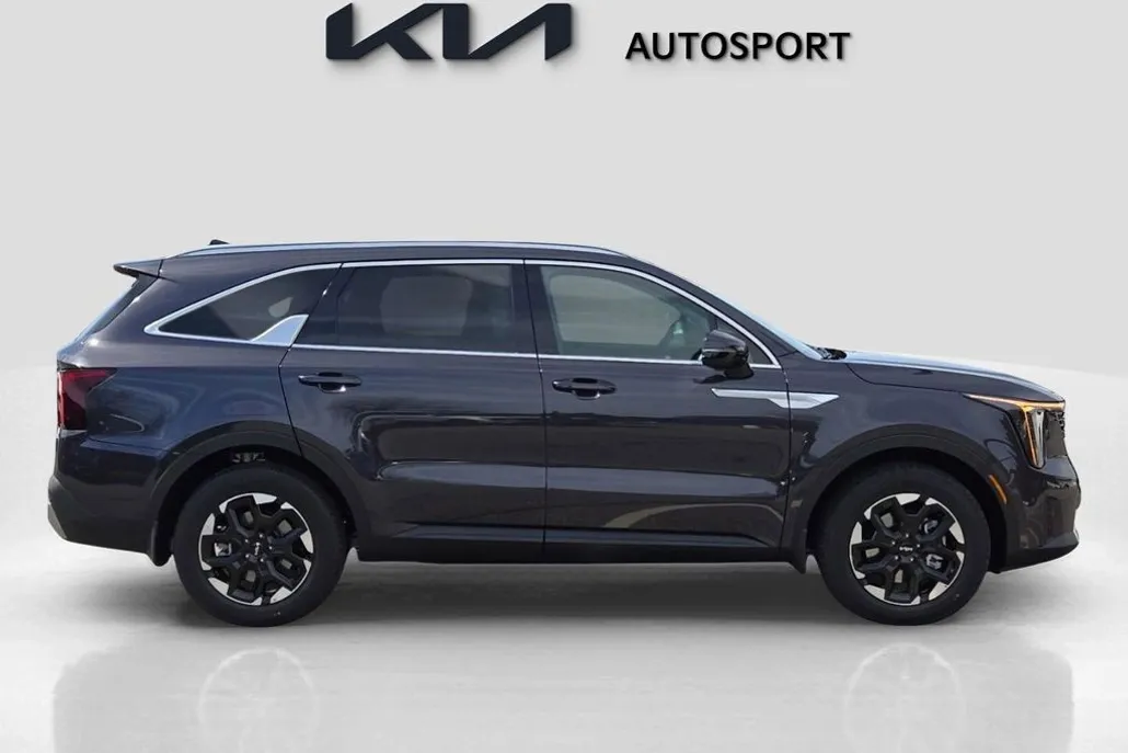 2025 Kia Sorento S photo 1