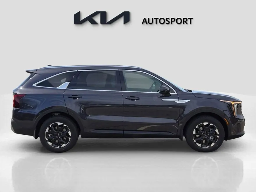 2025 Kia Sorento S photo 1