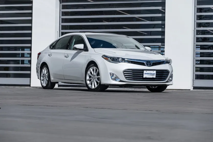 2014 Toyota Avalon Limited photo 1