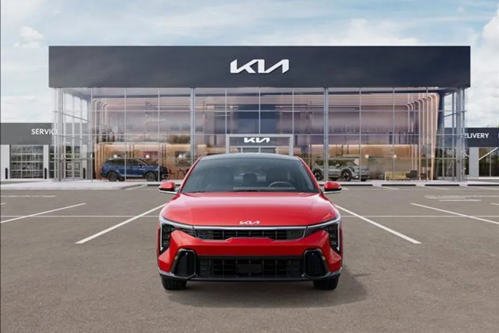 2025 Kia K4 GT-Line photo 1