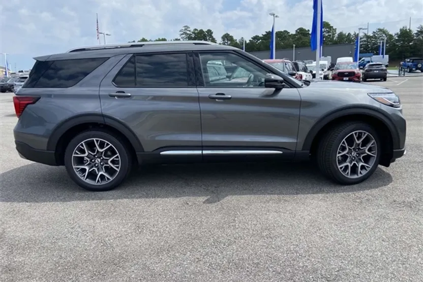 2025 Ford Explorer Platinum photo 1