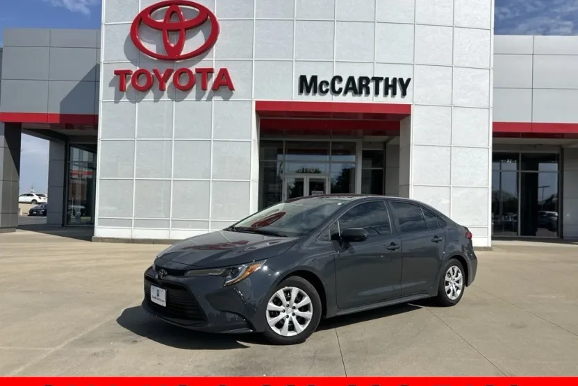 2024 Toyota Corolla LE photo 1