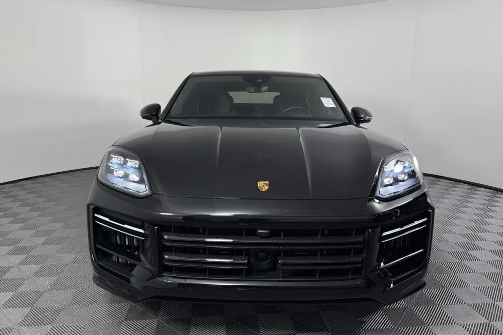 2024 Porsche Cayenne Turbo E-Hybrid Coupe photo 1