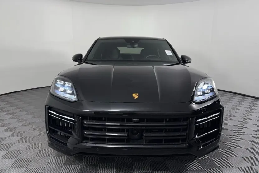 2024 Porsche Cayenne Turbo E-Hybrid Coupe photo 1